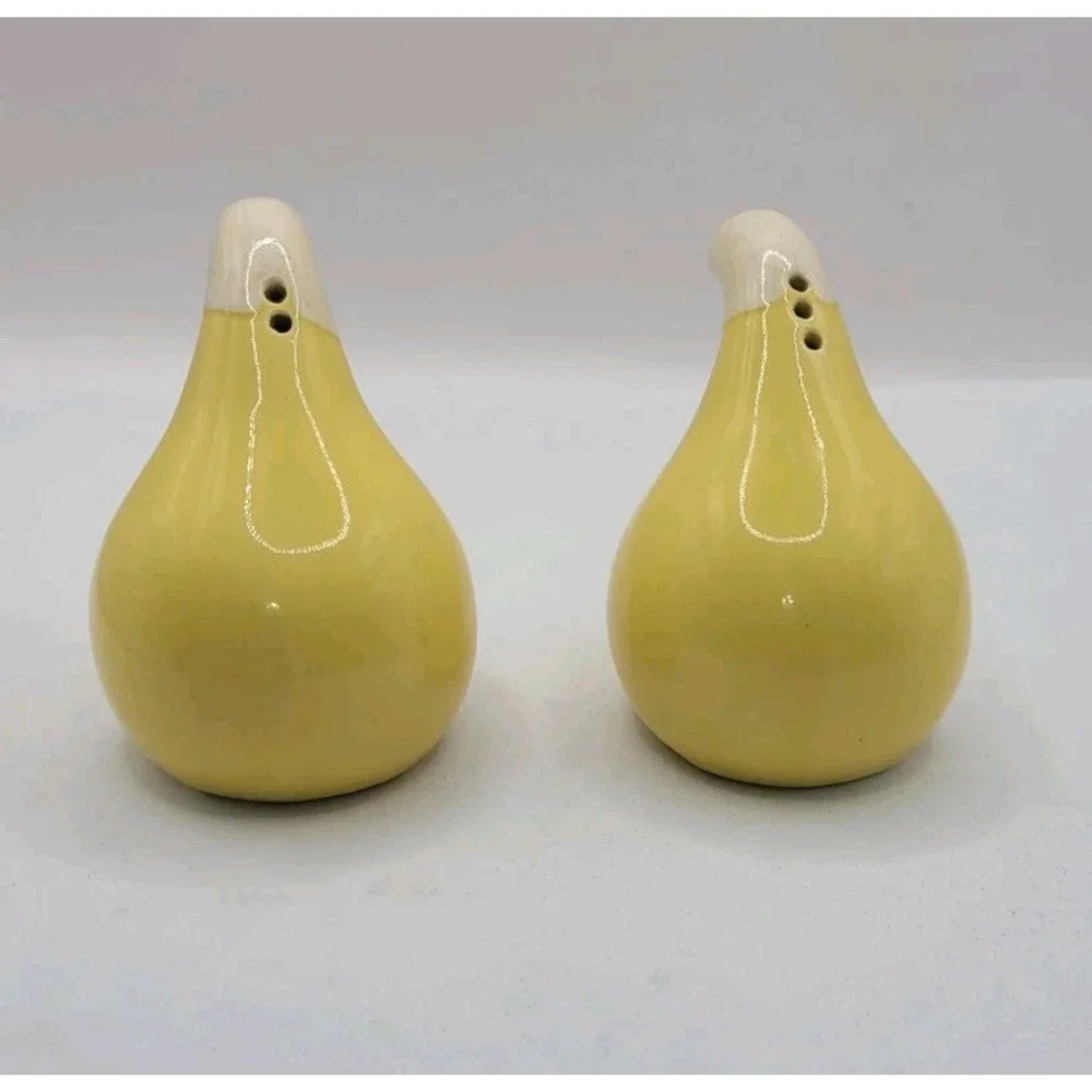 Vintage Gourd Shaped‎ Yellow Ceramic Salt And Peppr Shakers